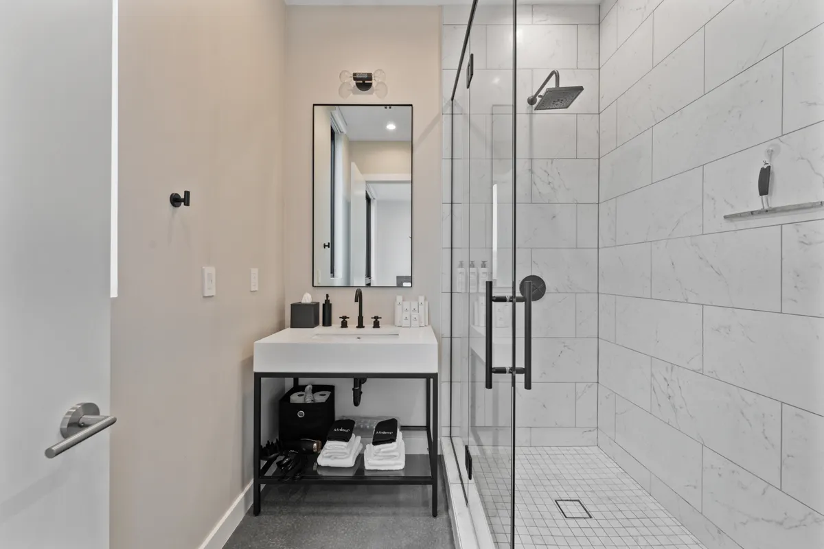 Bathroom 2 - Image 2