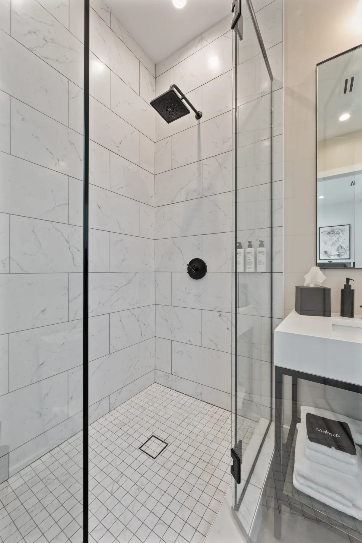 Bathroom 3 - Image 4