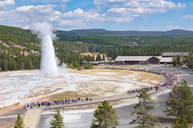 Day Trip to Yellowstone National Park