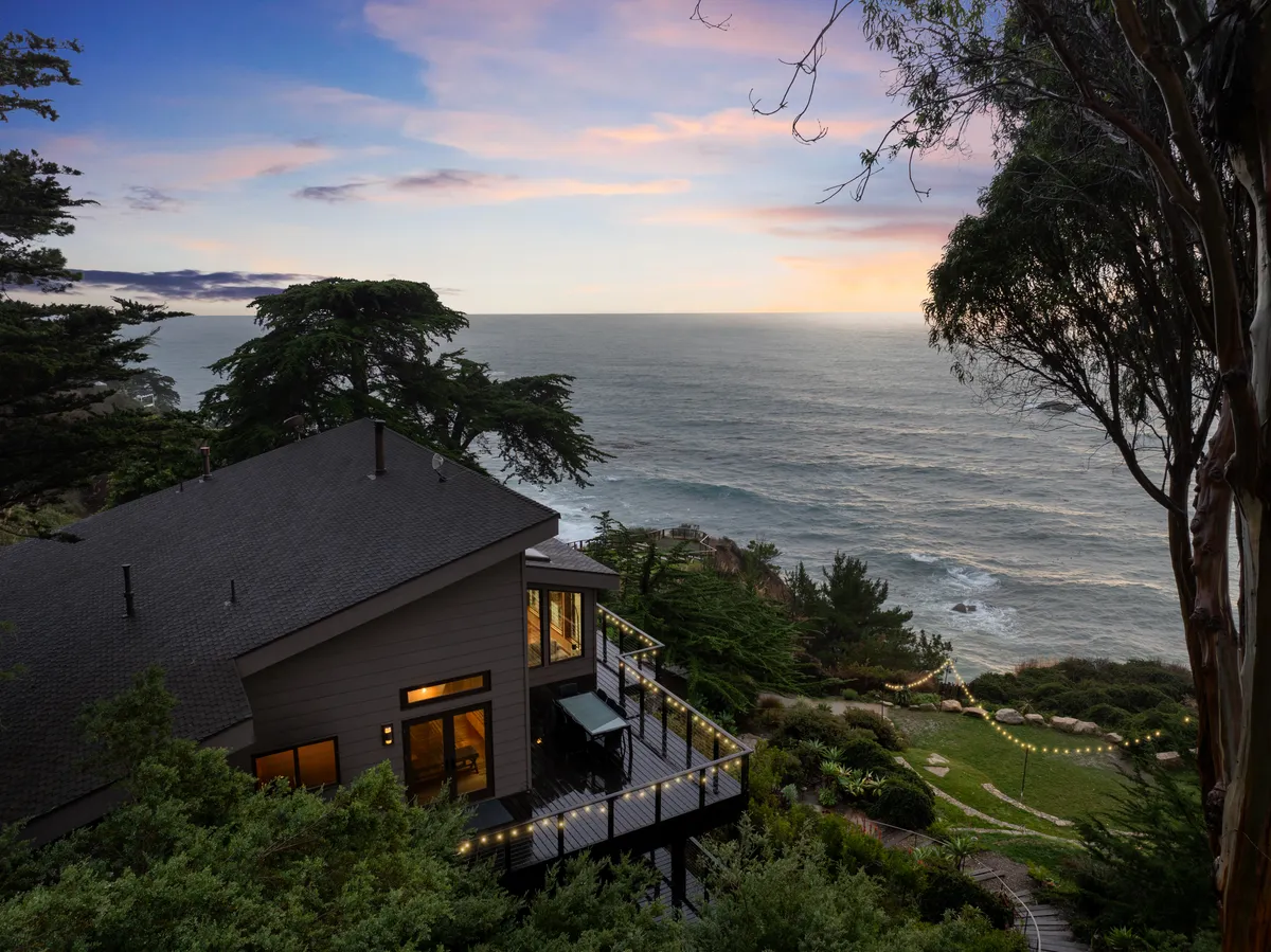 Luxury Oceanfront Estate with Copper Tubs property photo 5