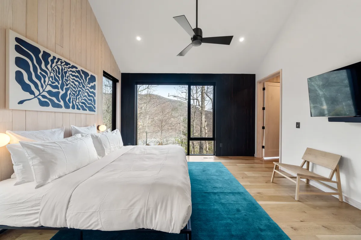 Bedroom 1 image 1