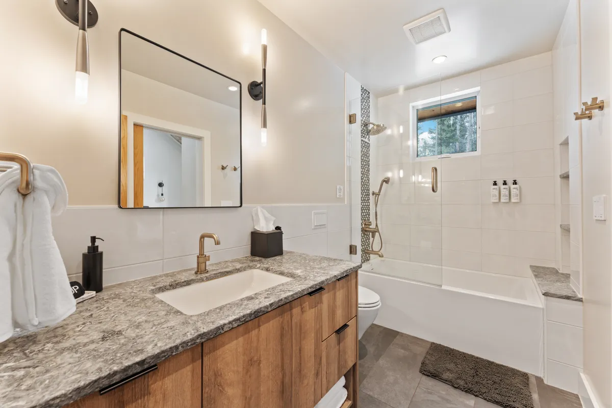 Bathroom 2 - Image 2