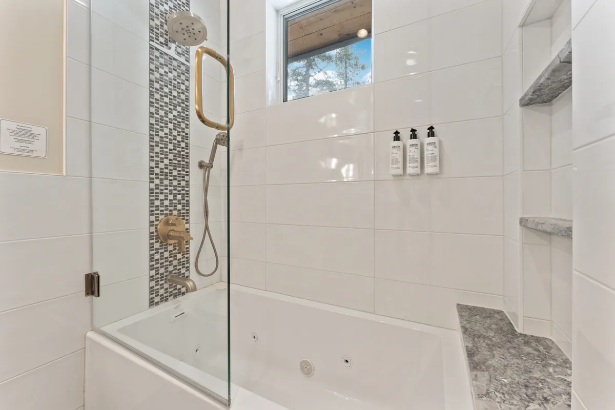 Bathroom 2 - Image 3