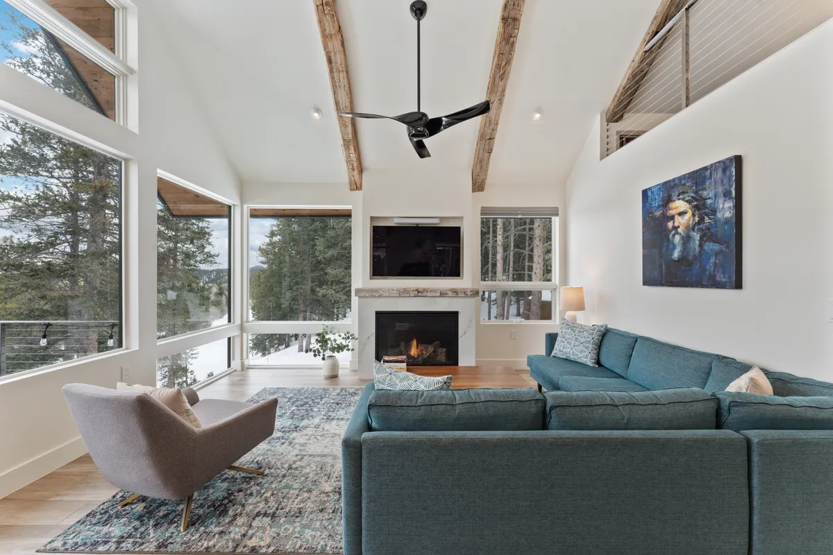 Living Room - Image 2