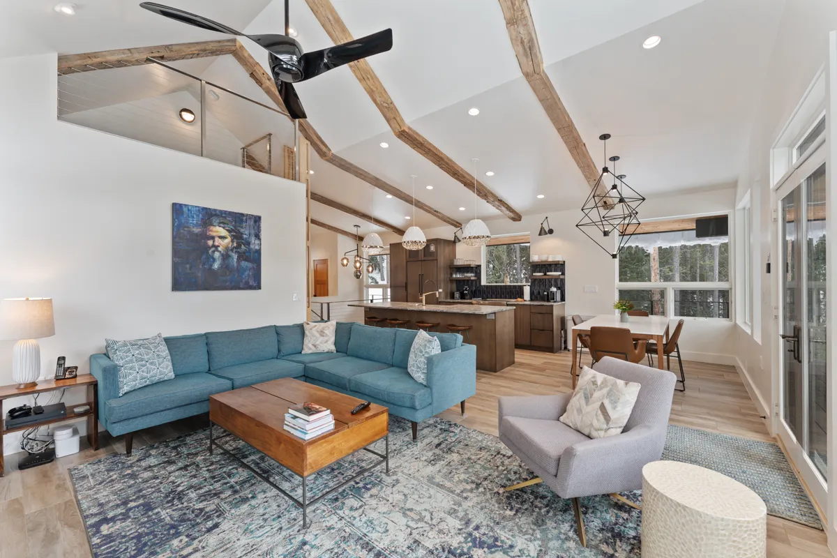 Living Room - Image 3