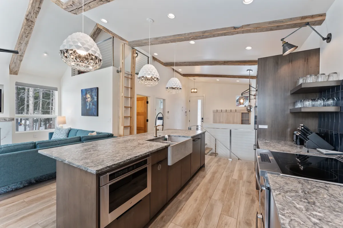 Kitchen - Image 10