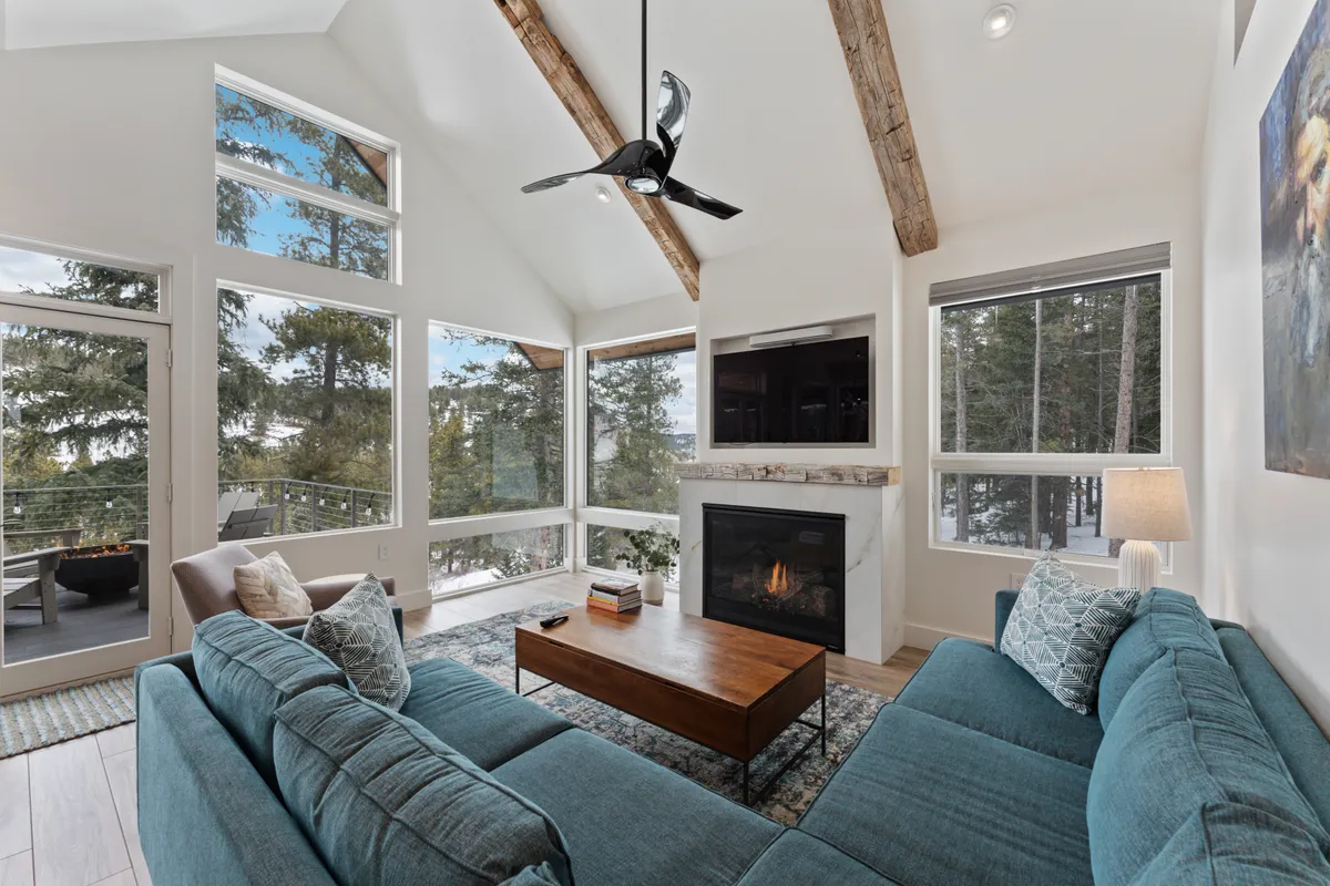 Living Room - Image 4