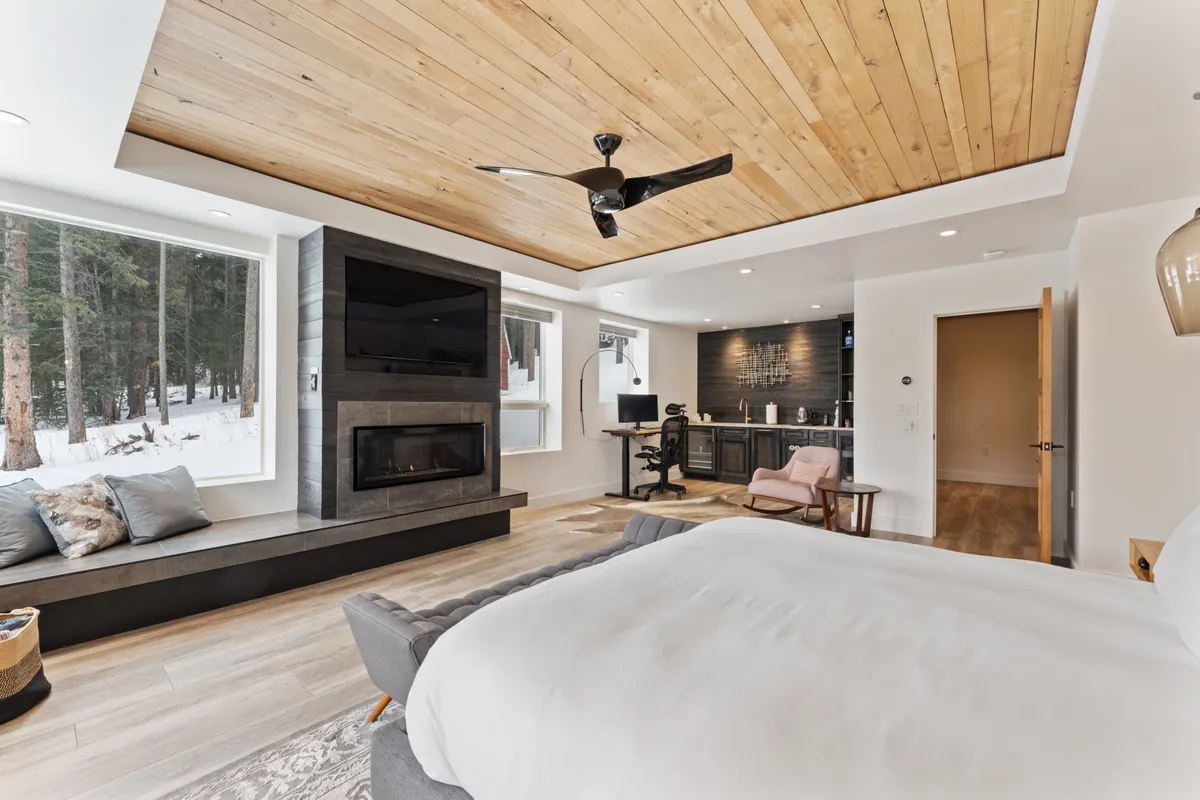 Bedroom 1 - Image 9