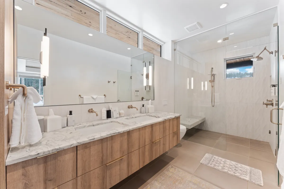 Bathroom 1 - Image 1