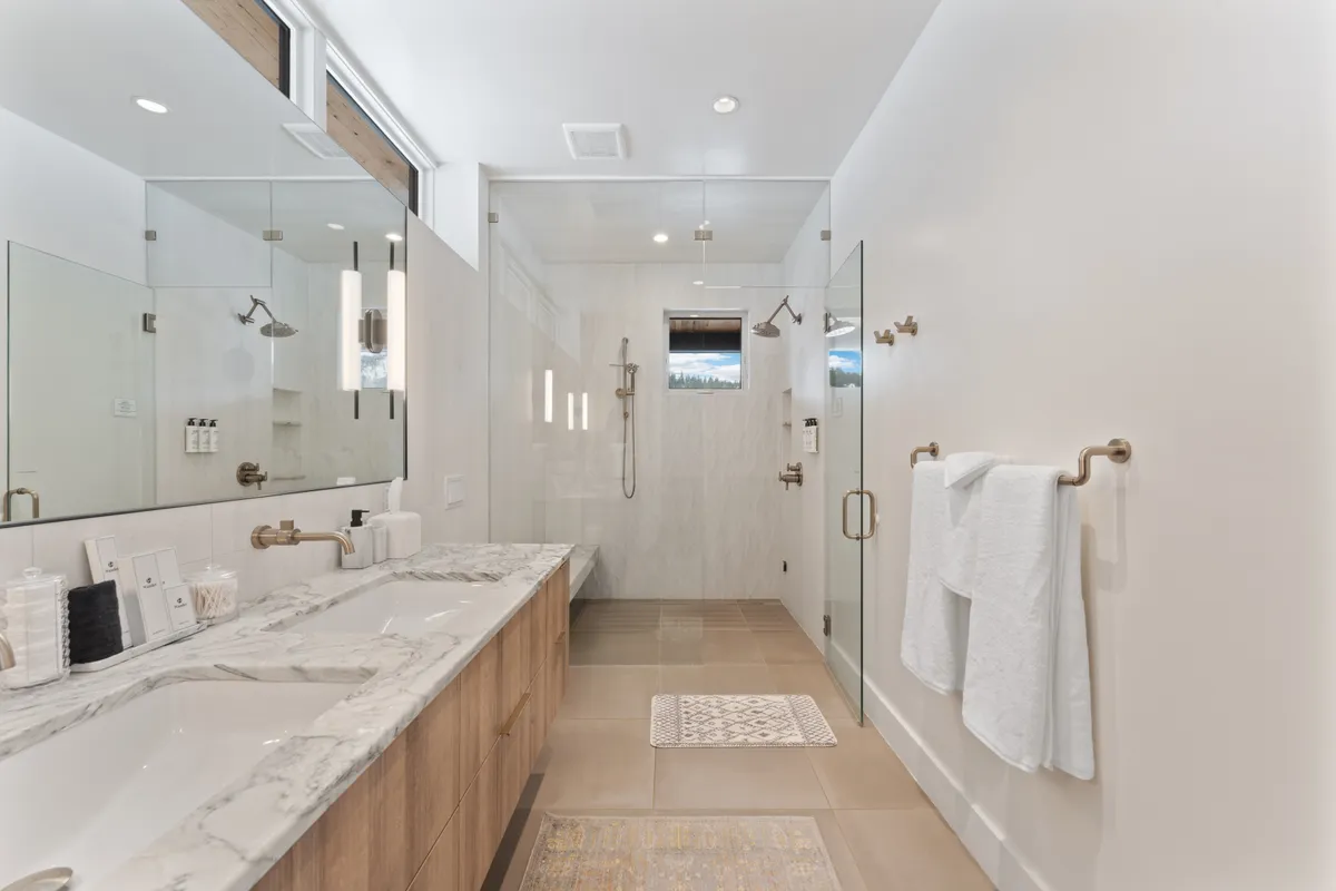Bathroom 1 - Image 2
