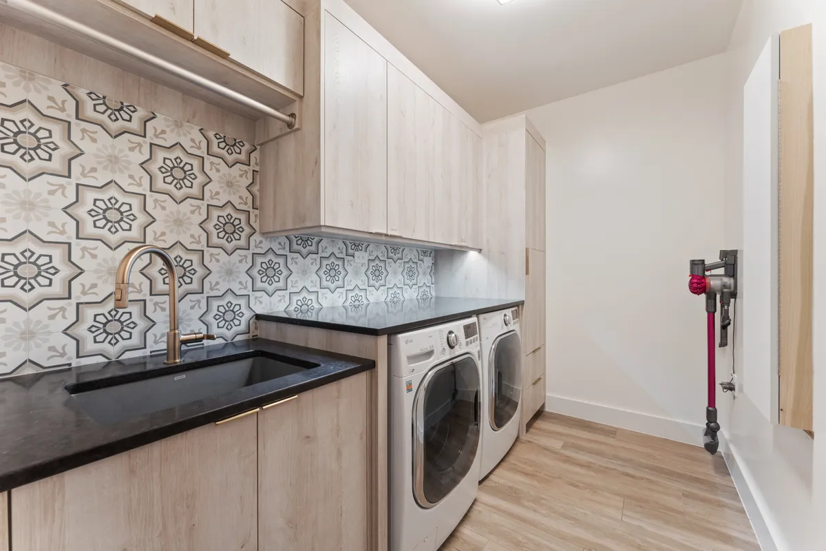Laundry Room - Image 1