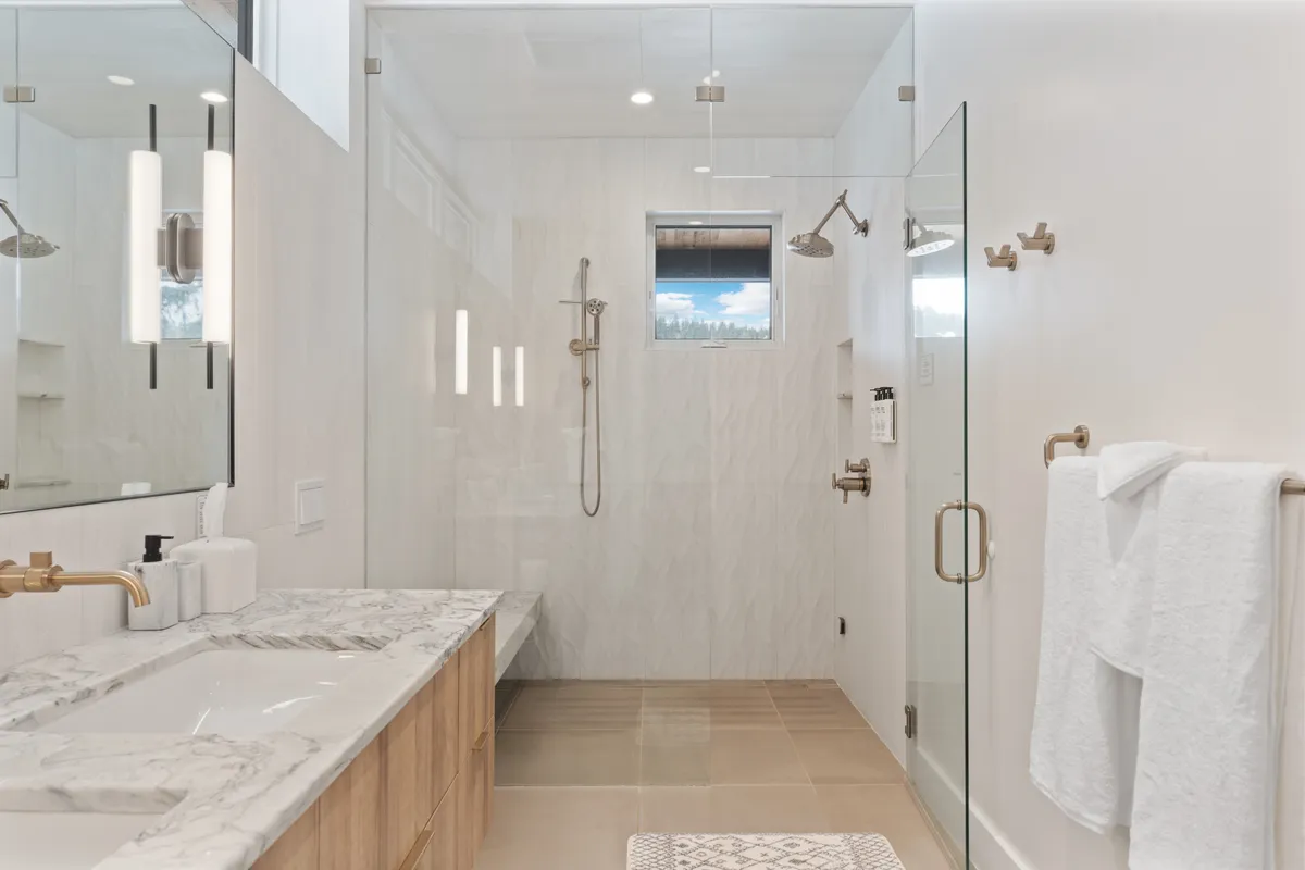 Bathroom 1 - Image 3