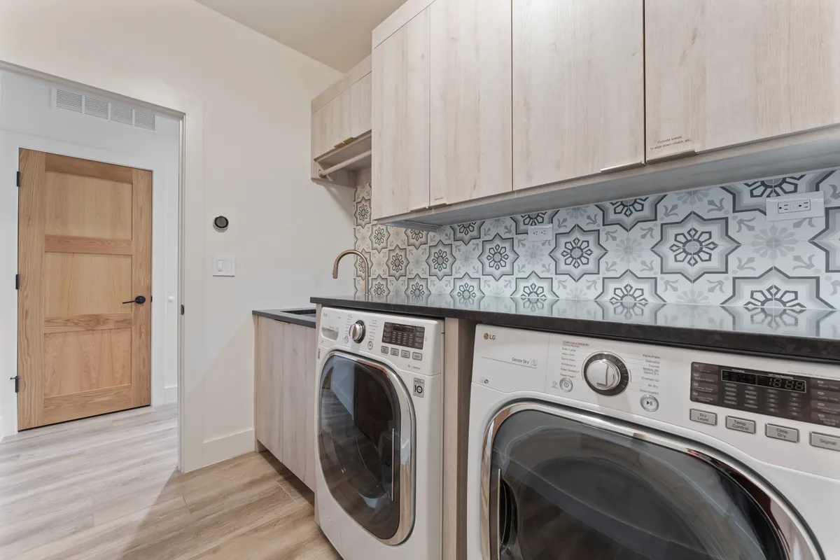 Laundry Room - Image 2