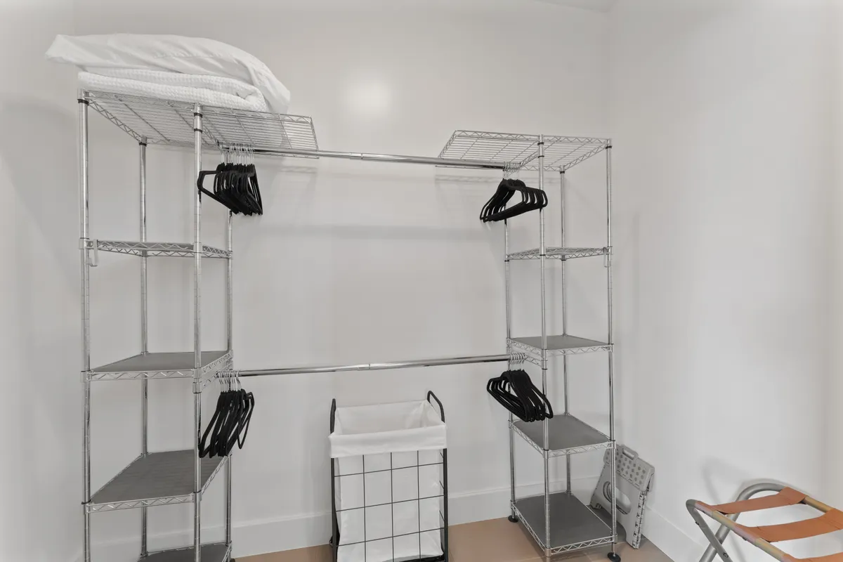 Bathroom 1 - Image 8