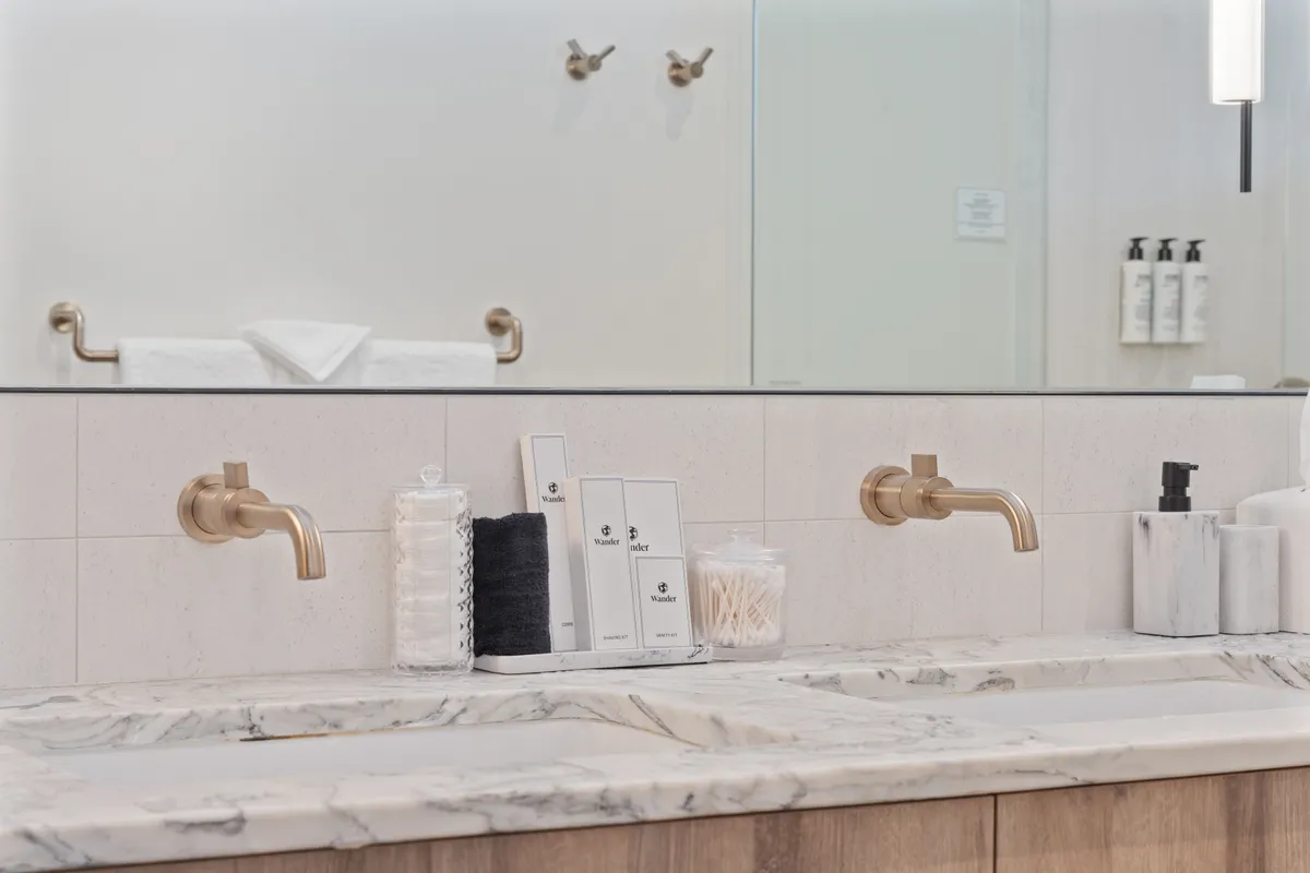 Bathroom 1 - Image 6