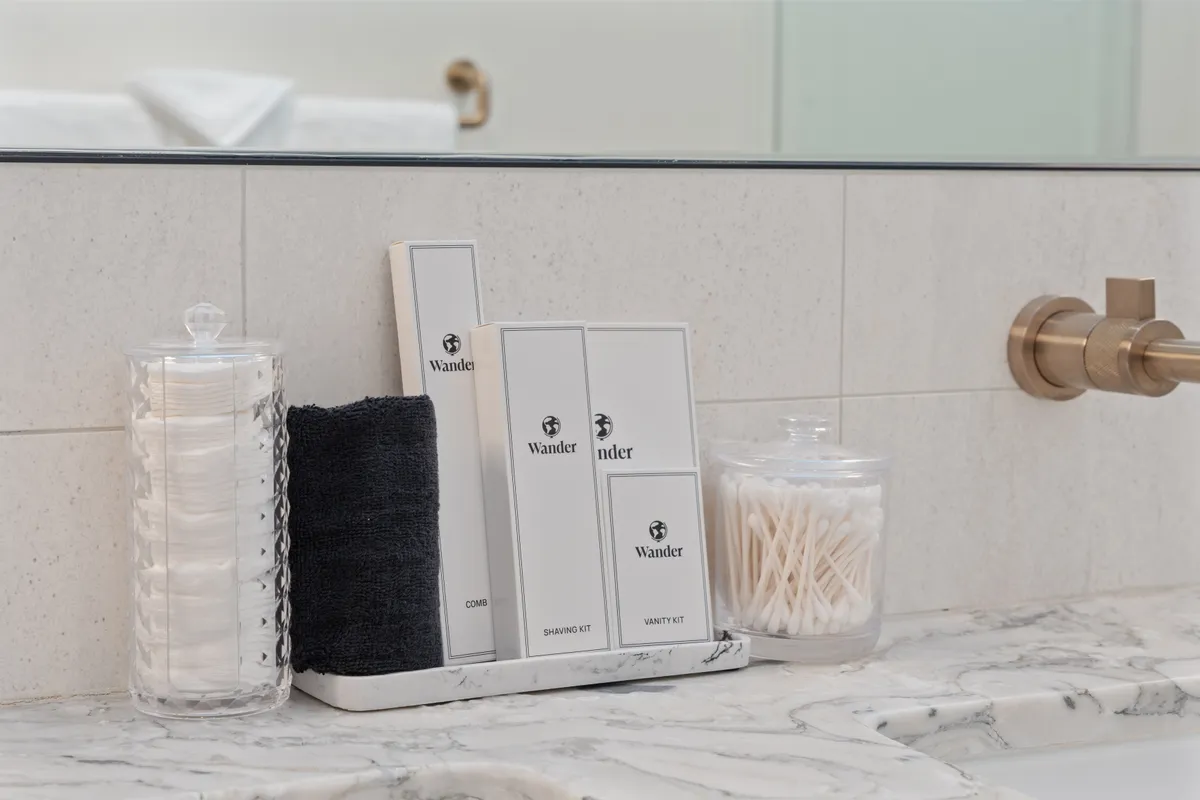 Bathroom 1 - Image 7