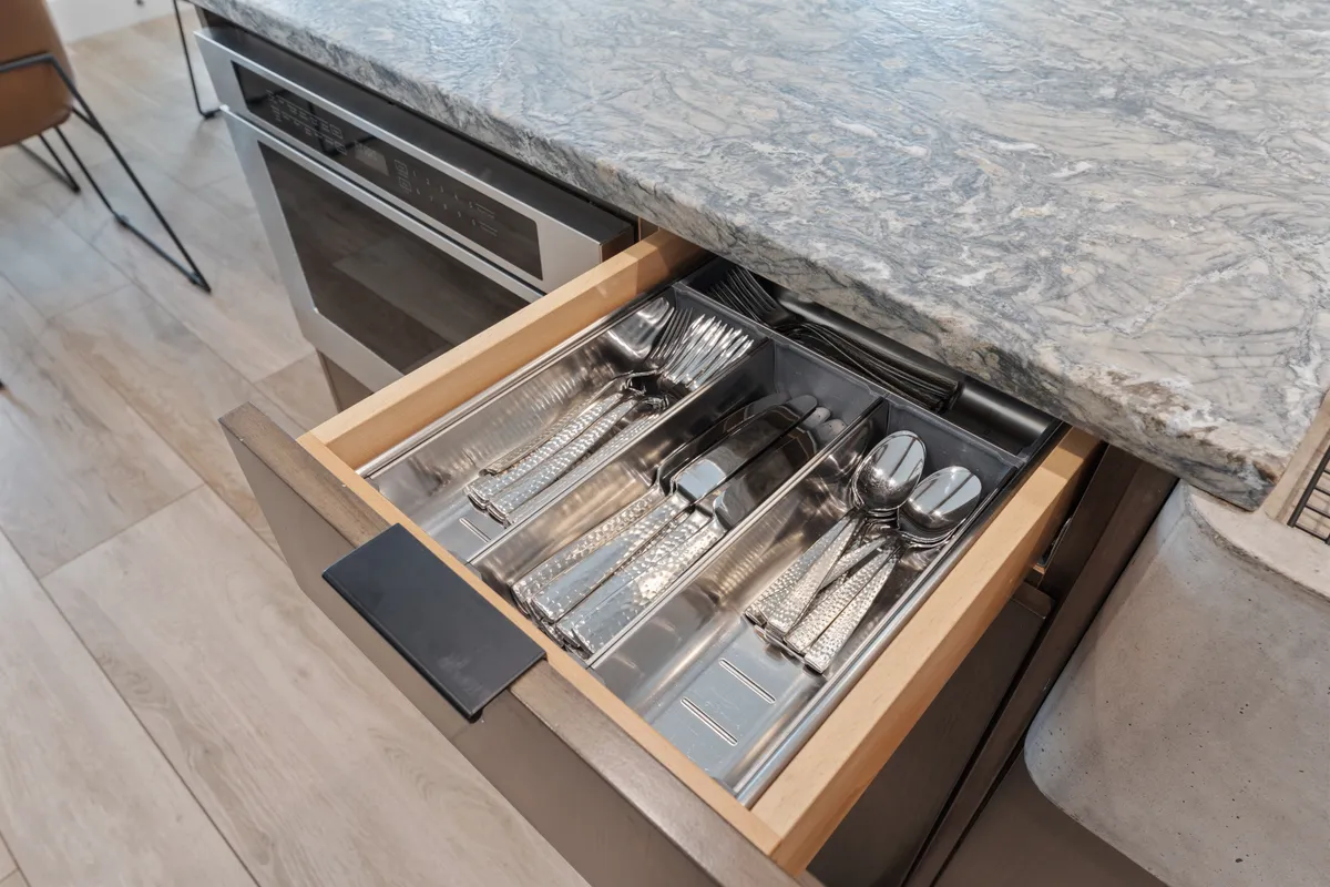 Kitchen - Image 13