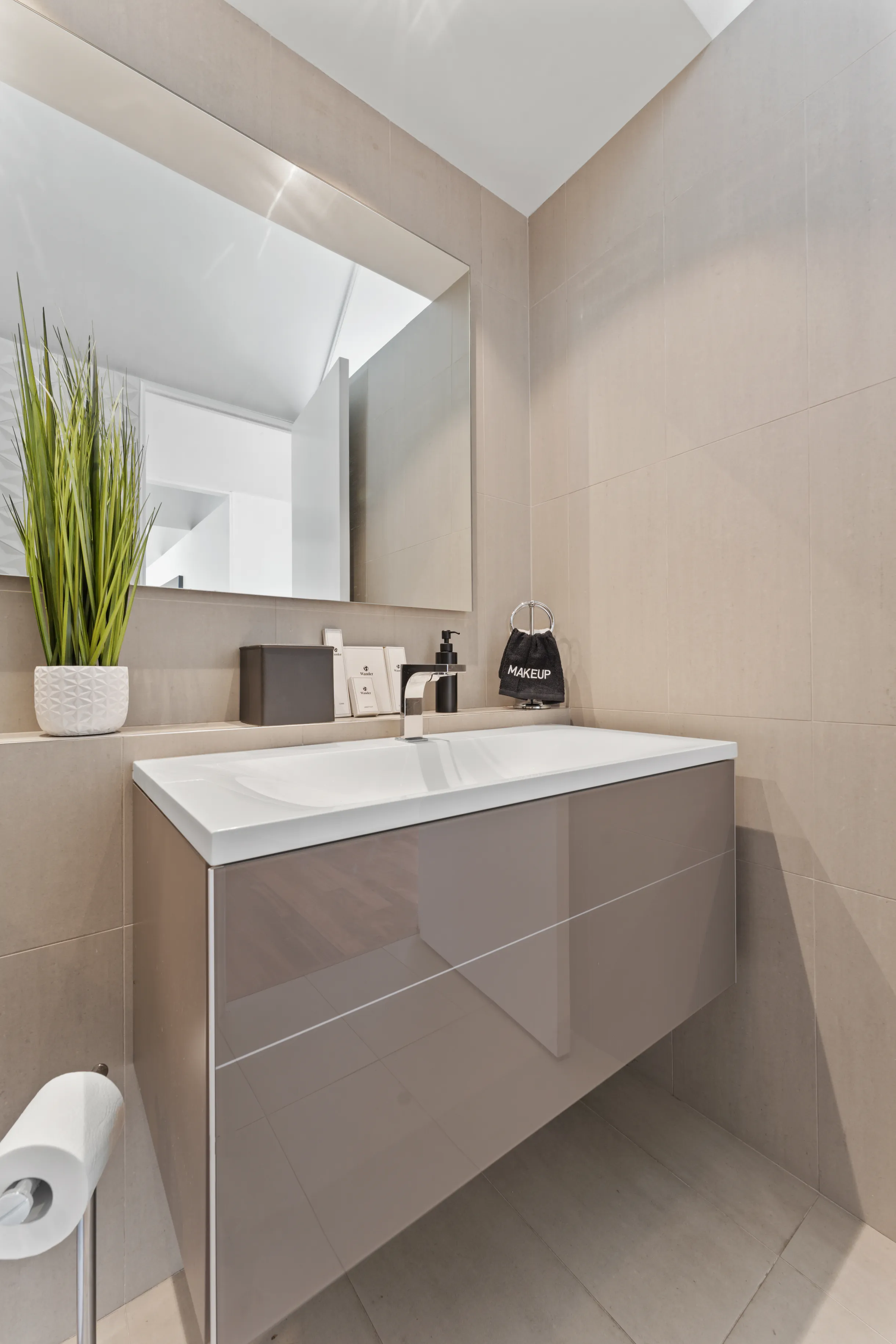 Wander Hollywood Hills #42