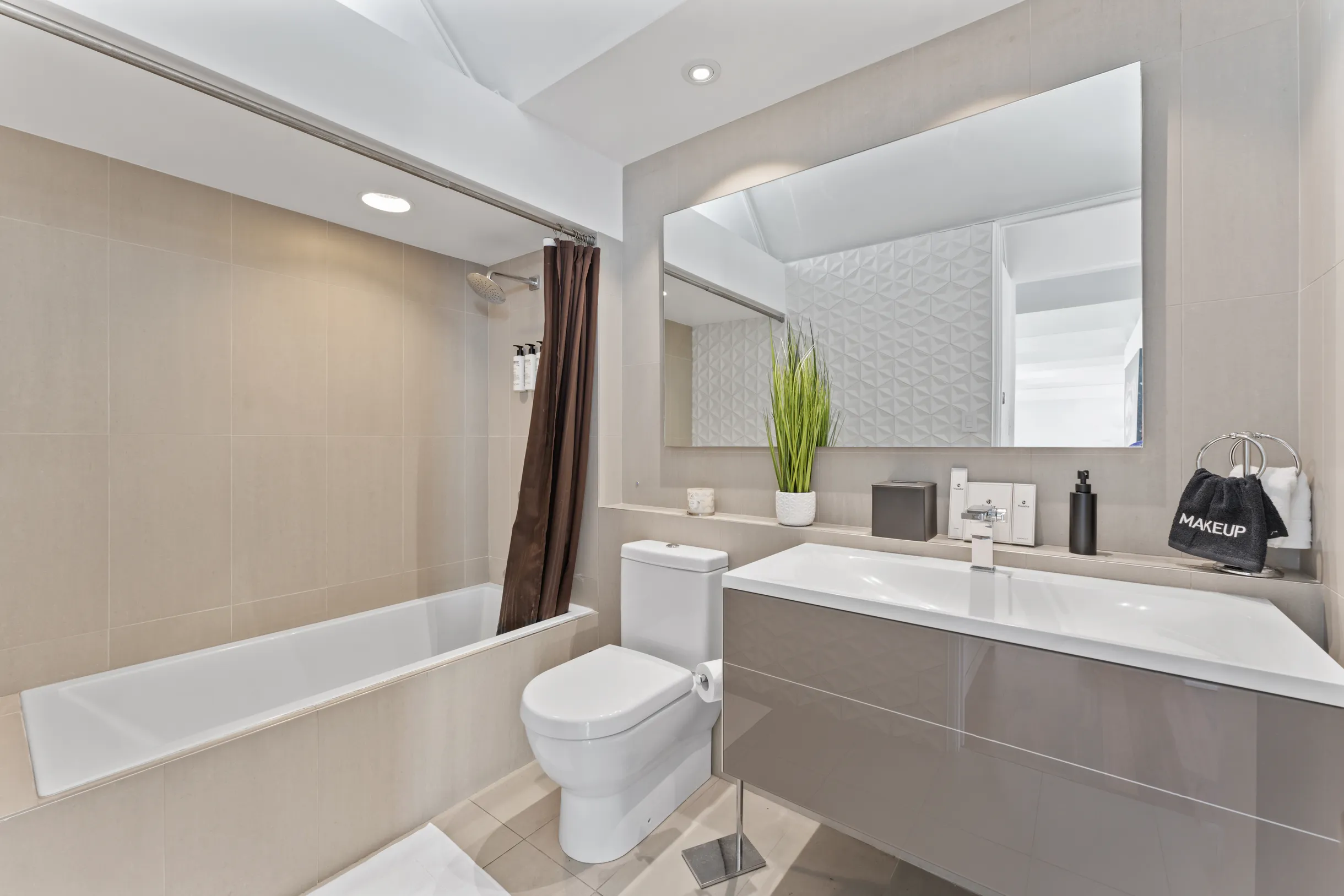 Wander Hollywood Hills #27