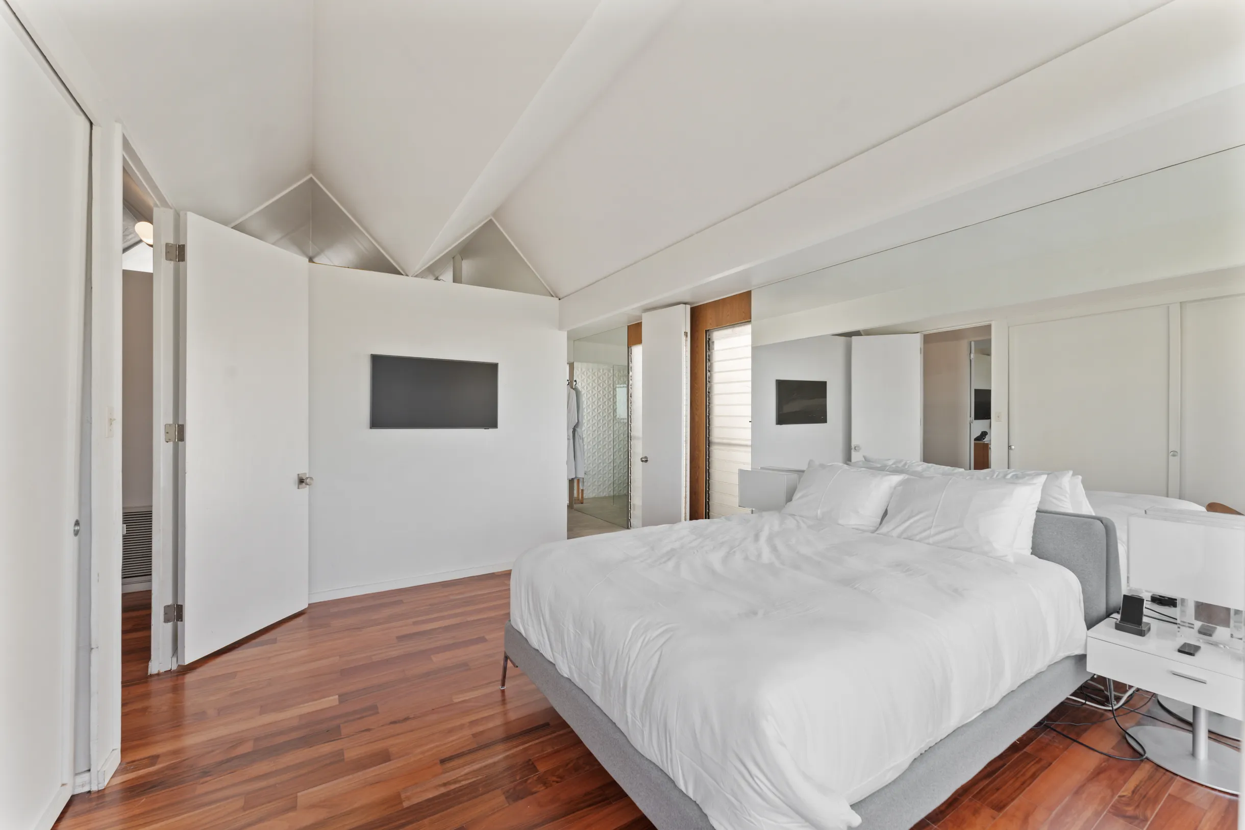 Wander Hollywood Hills #28