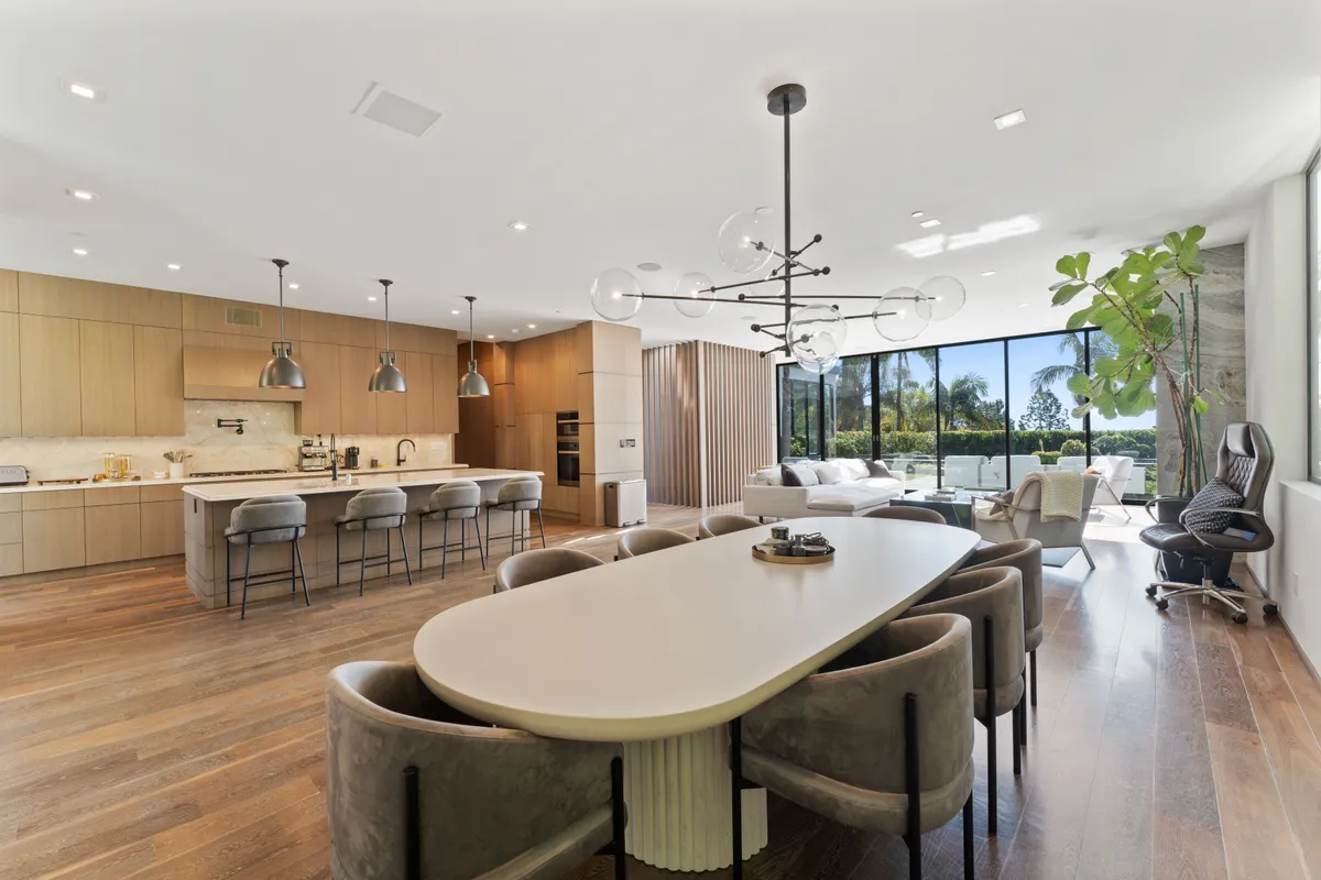 Dining Room - Image 2