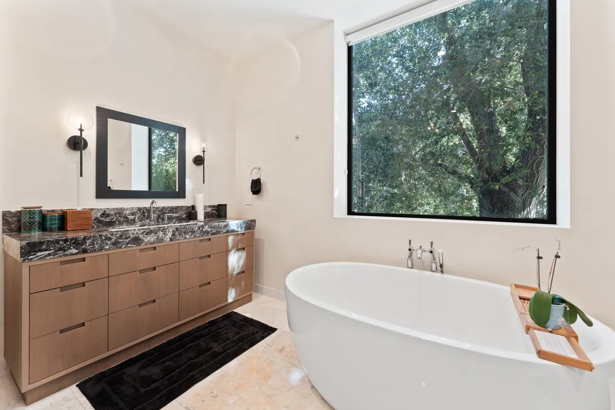 Bathroom 1 - Image 2