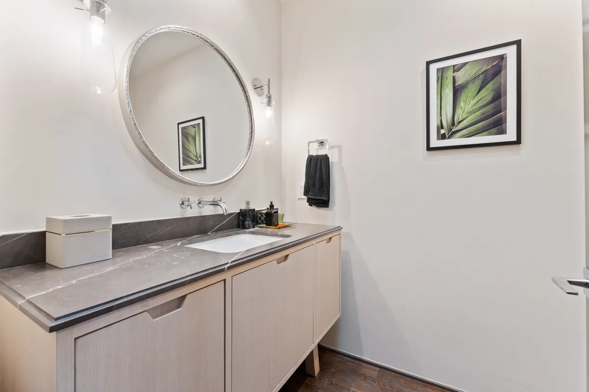 Bathroom 4 - Image 1