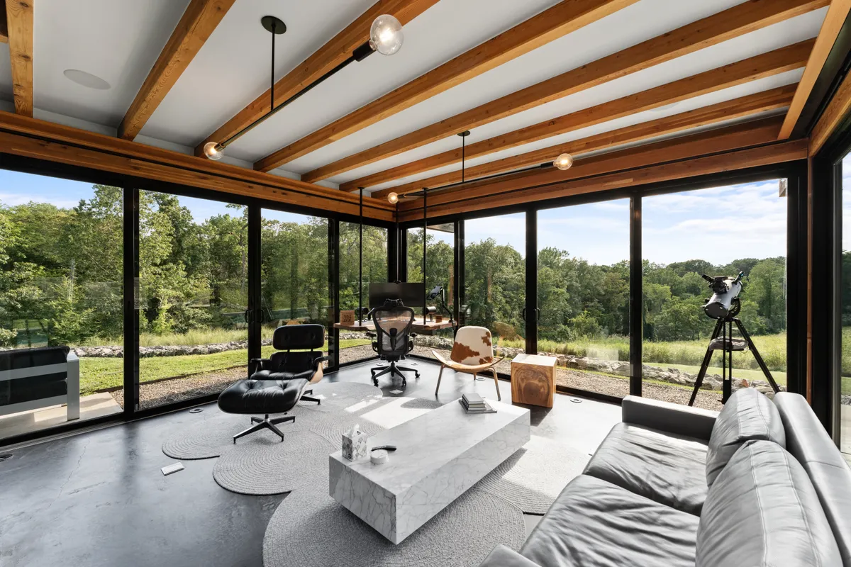 Living Room - Image 7