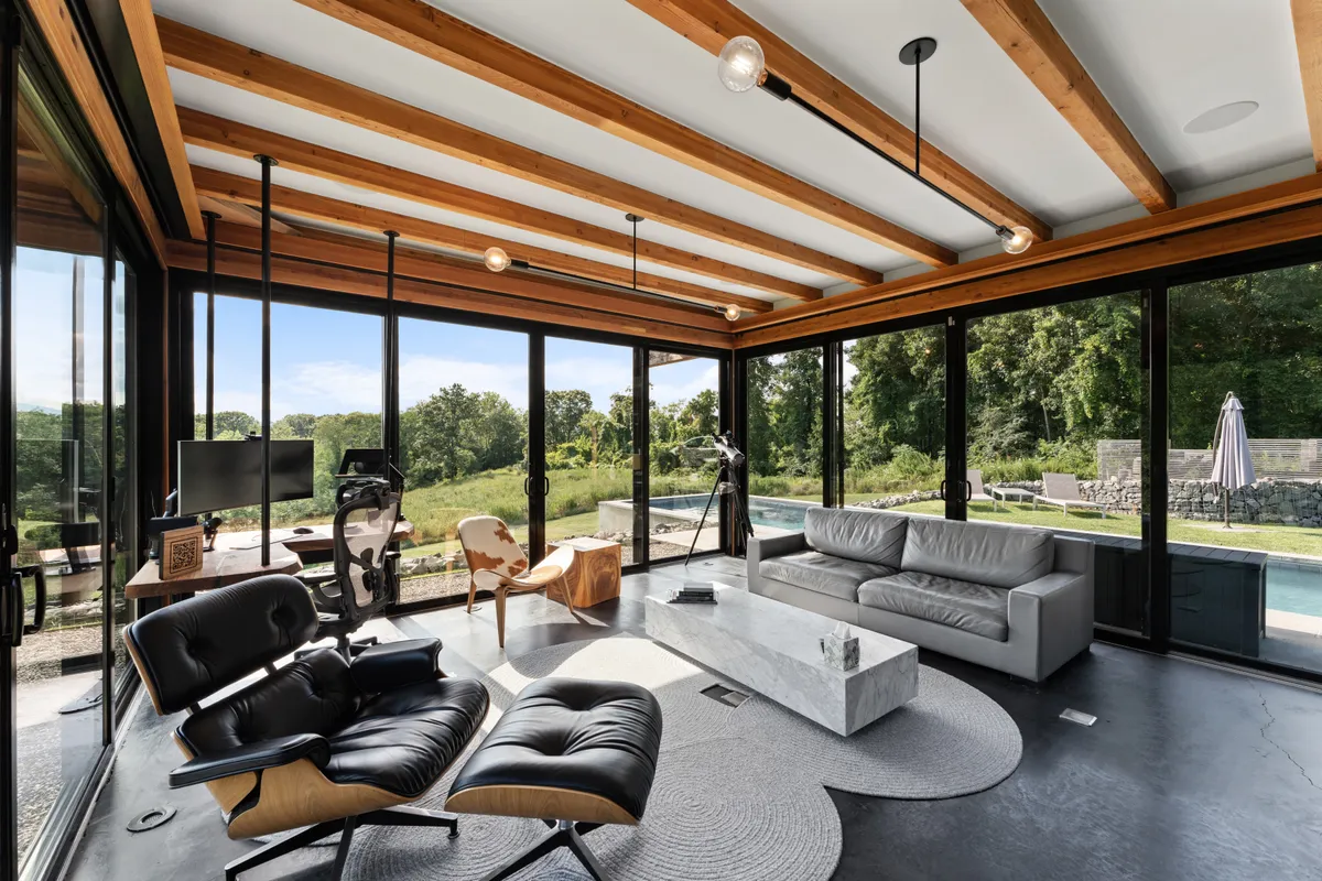 Living Room - Image 2