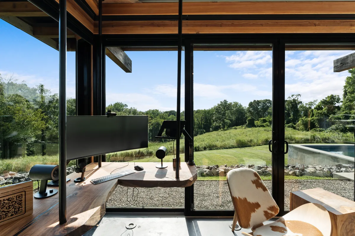 Living Room - Image 4