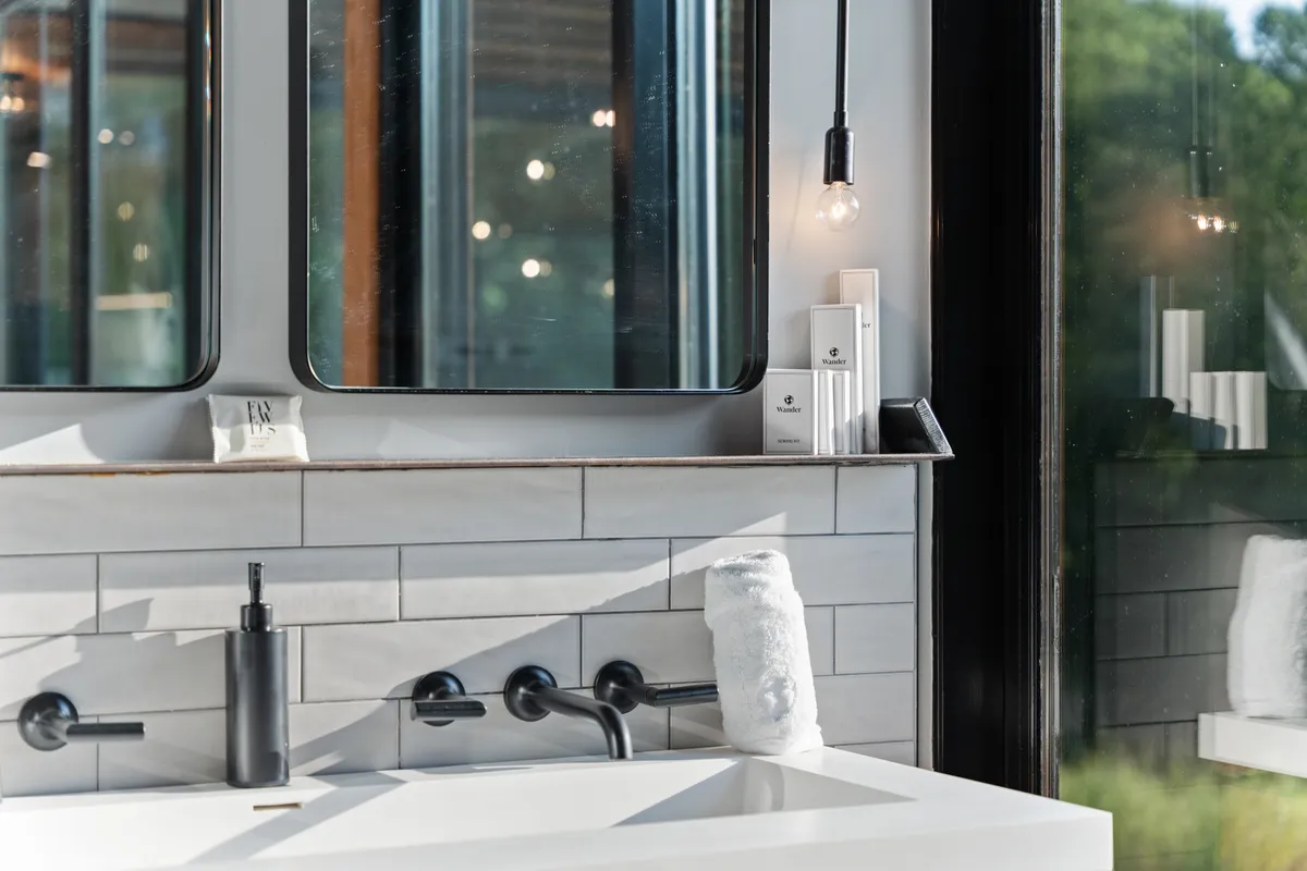 Bathroom 1 - Image 5