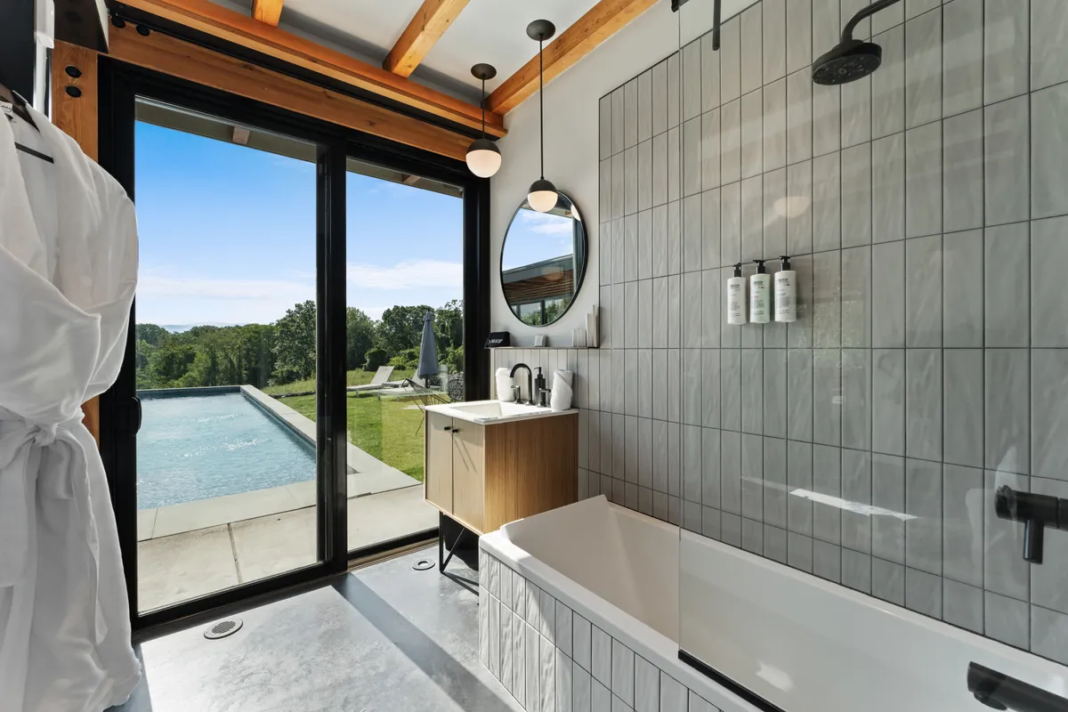 Bathroom 2 - Image 2