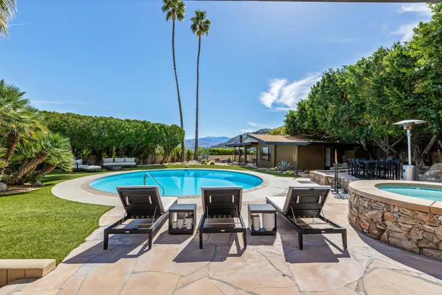 Wander Palm Springs