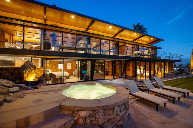Wander Palm Springs