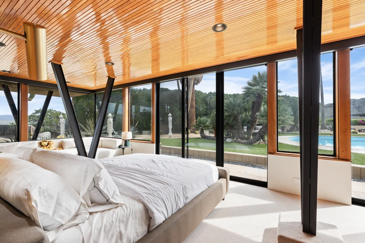 Bedroom 1 image 1
