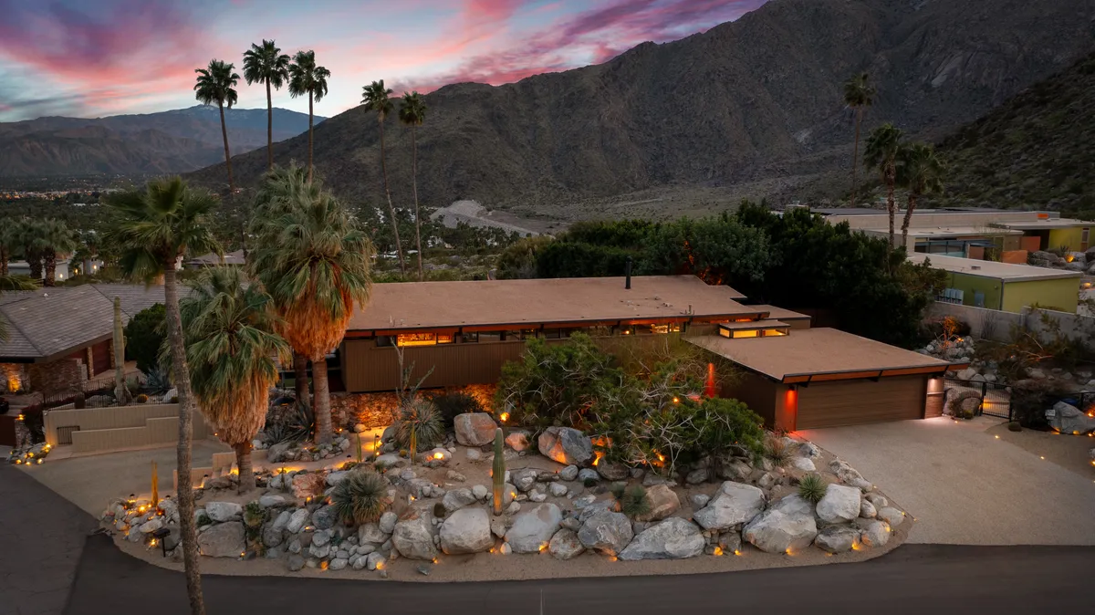 Wander Palm Springs