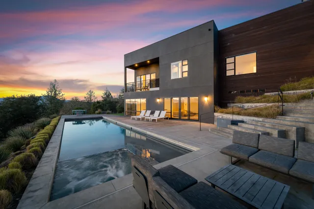 Wander Sonoma Vineyards