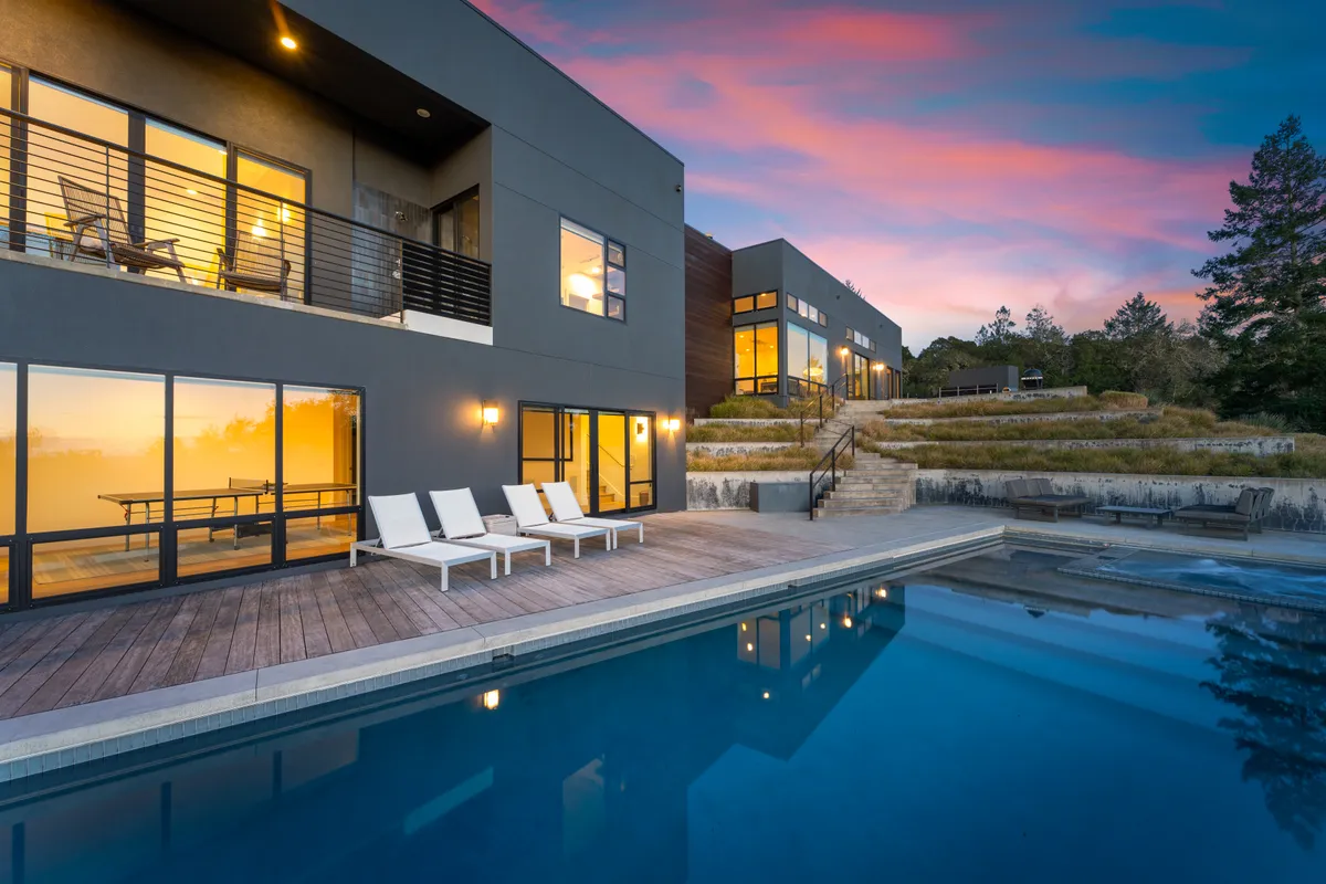 Wander Sonoma Vineyards