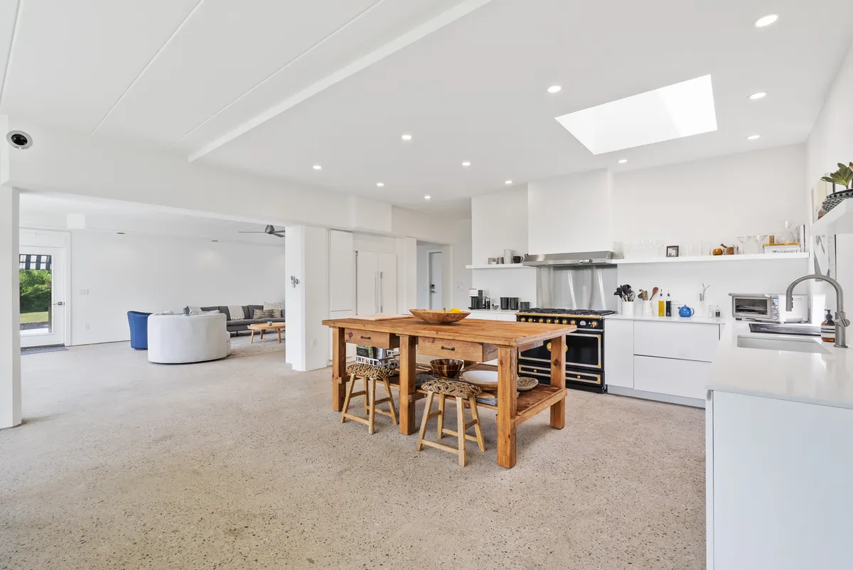 Wander Lakefront Retreat