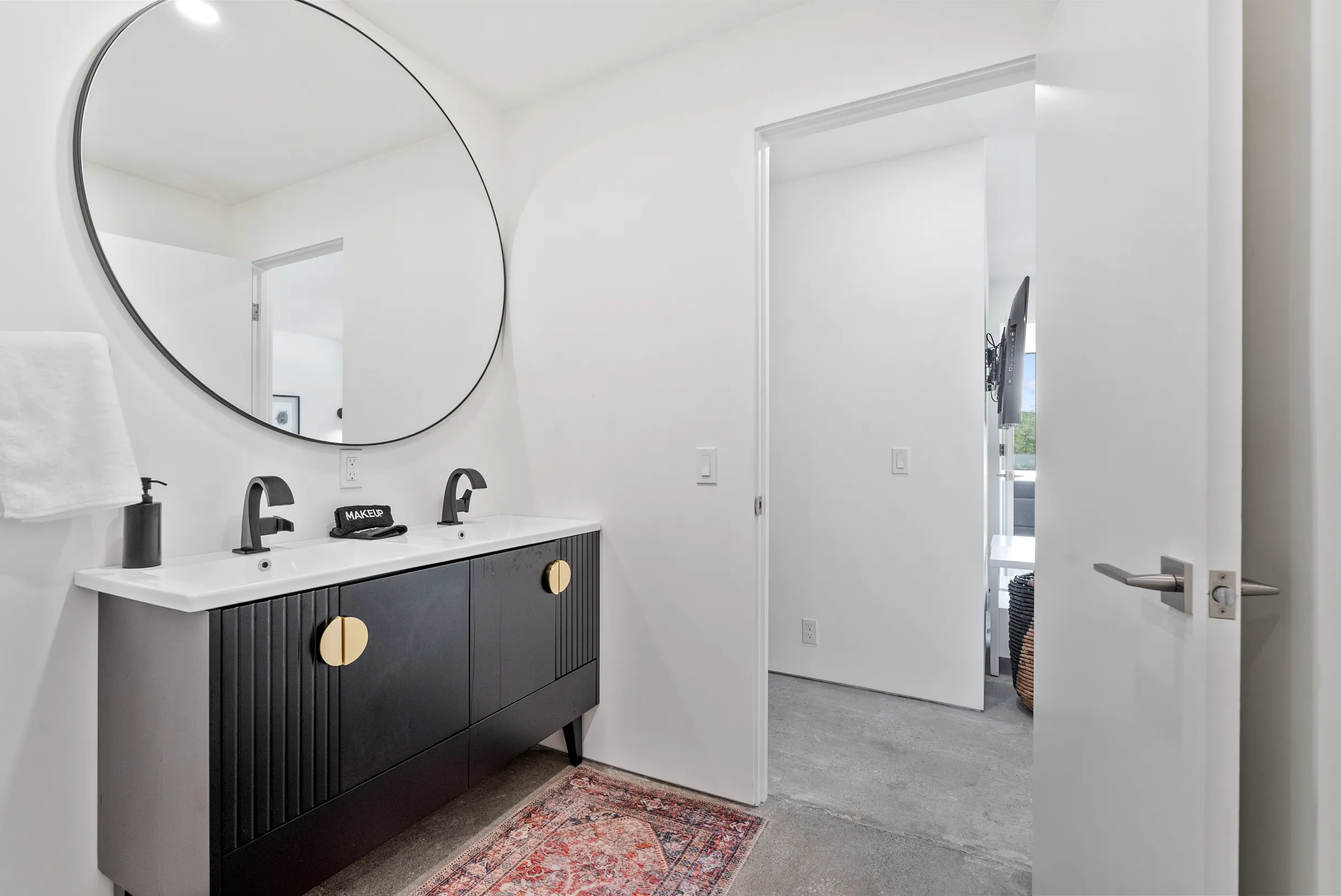 Wander Lakefront Retreat #32