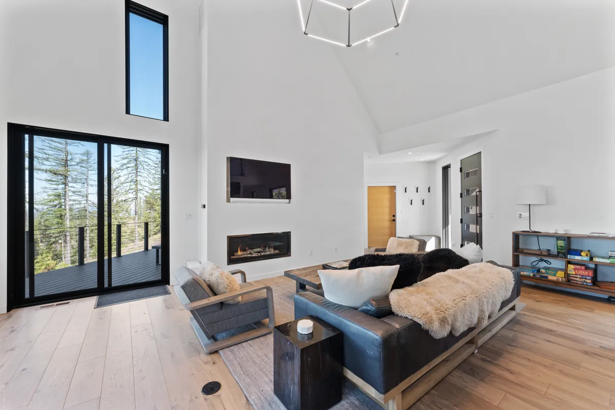 @HouseonGlacier Ski-in, Ski-Out with Private Hot Tub & View