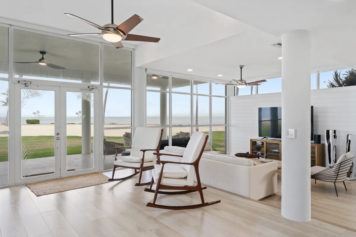 Living Room - Image 3