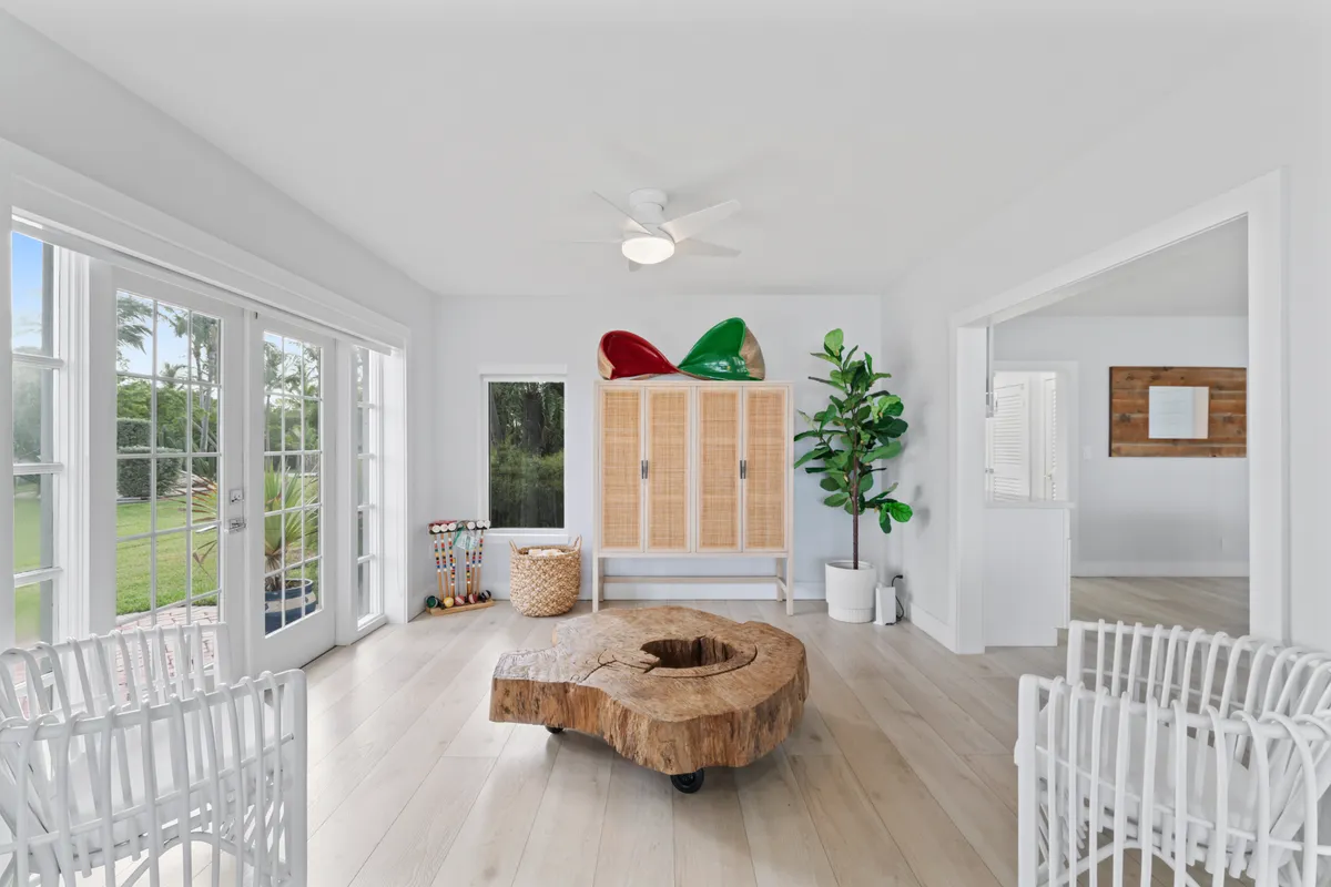 Living Room - Image 8