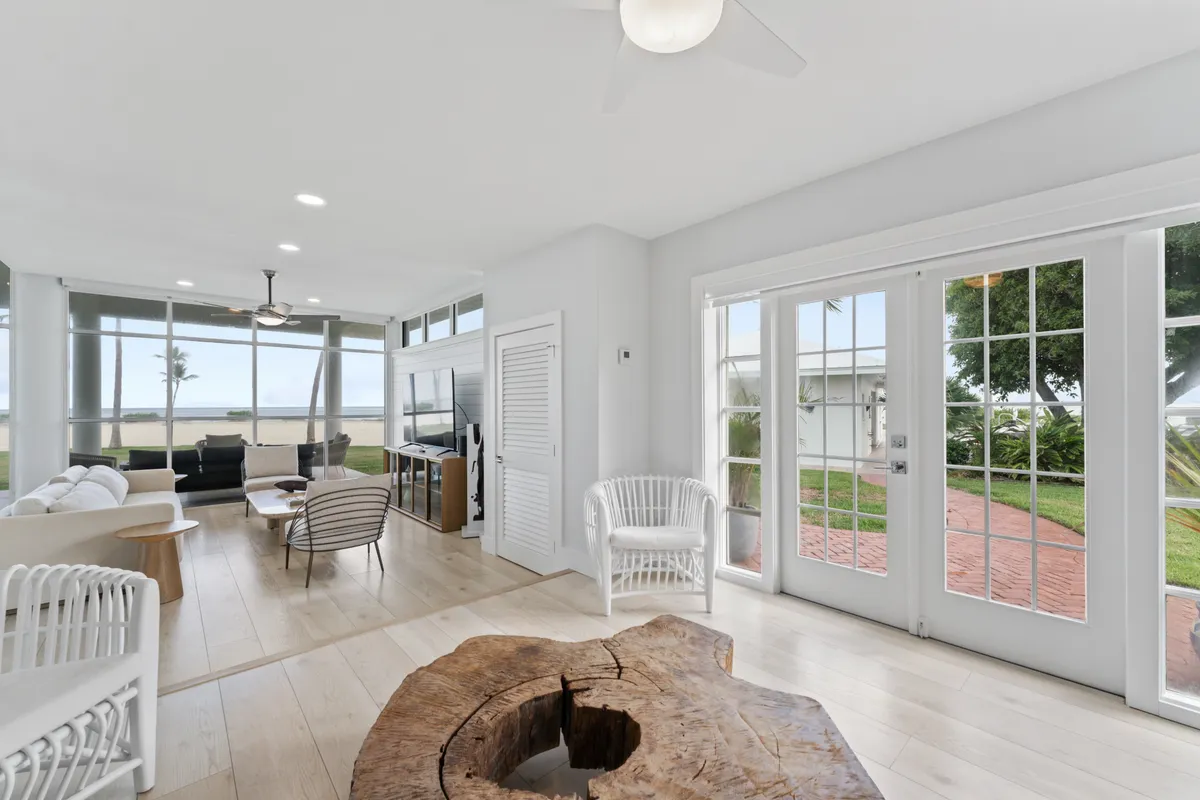 Living Room - Image 11