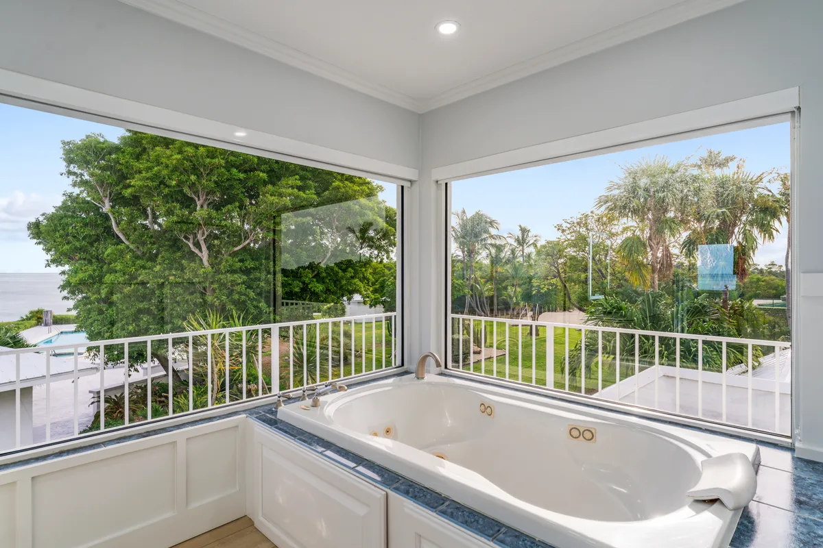 Ensuite Bathroom 1 - Image 1