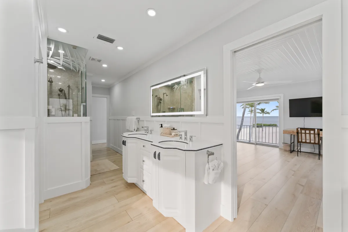 Ensuite Bathroom 1 - Image 2