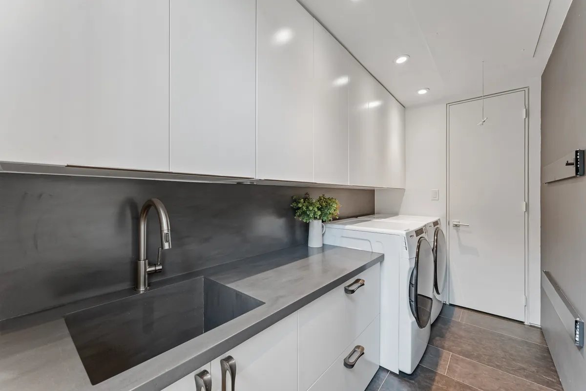 Wander Austin Falling Leaves