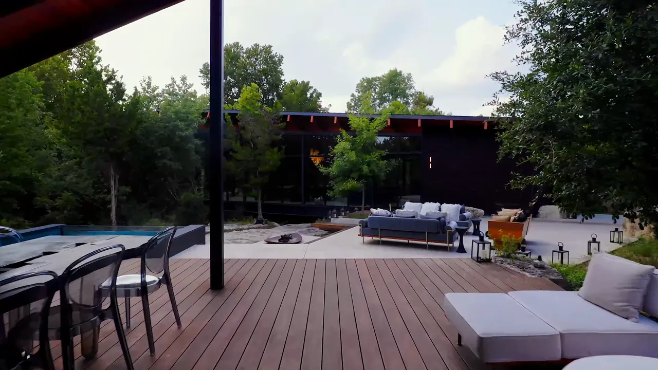 Wander Austin Falling Leaves tour video