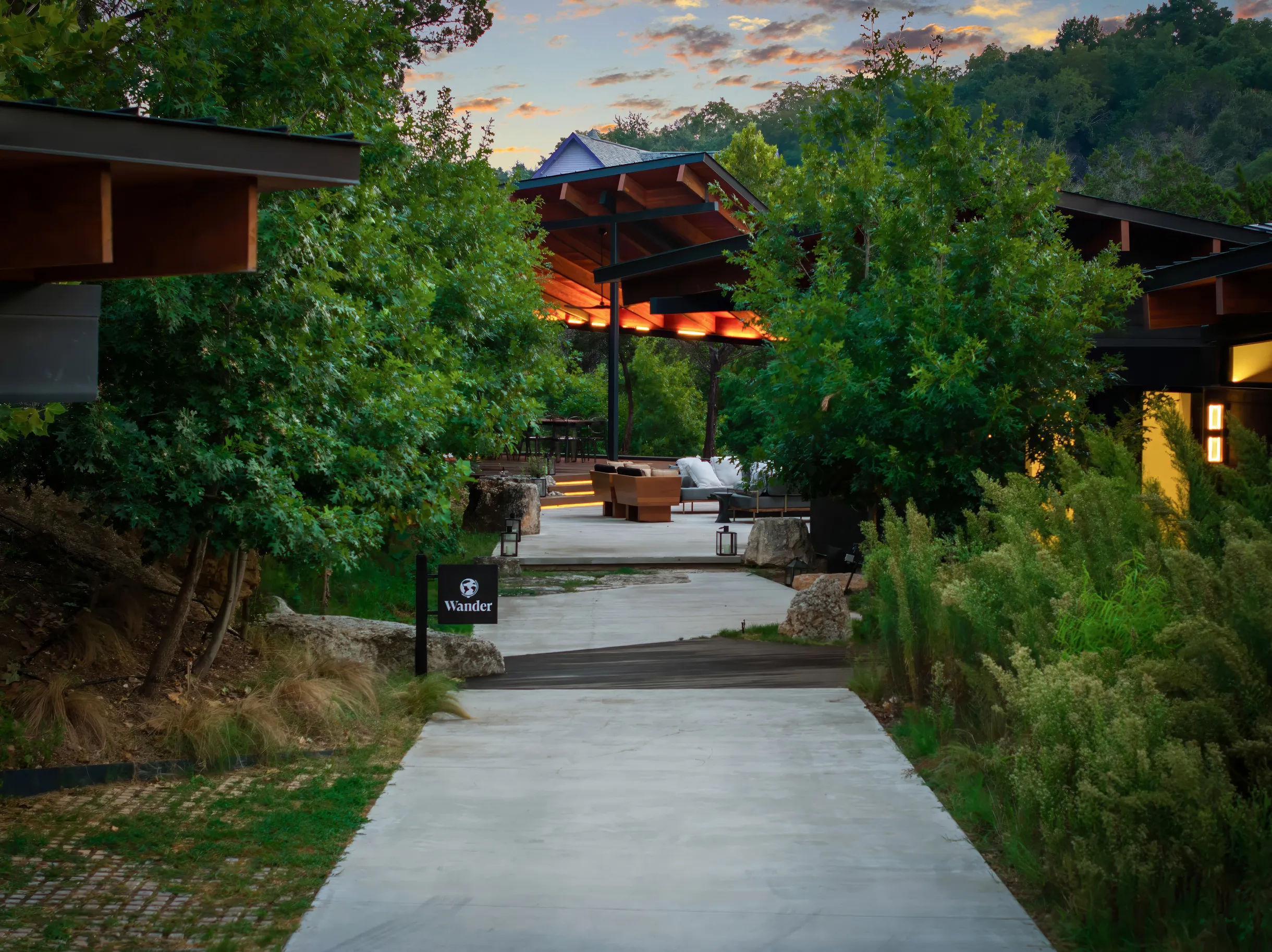 Wander Austin Falling Leaves #67