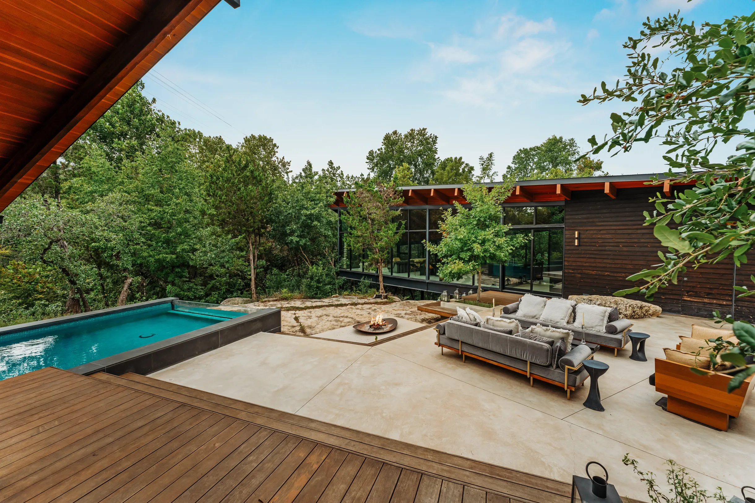 Wander Austin Falling Leaves #70